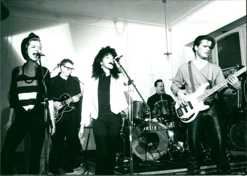 File:Shows-1985-05-29-photo.jpg