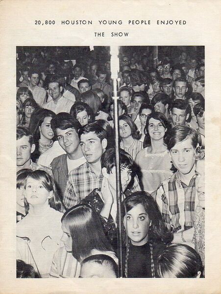 File:Shows-1967-03-KNUZ-brochure1.jpg